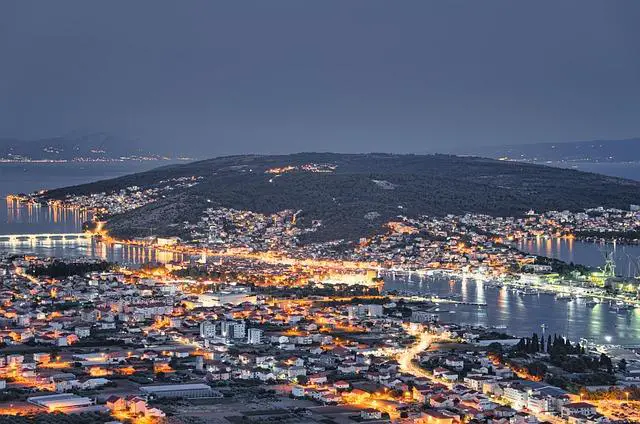 Prečo je Trogir ideálnym východiskovým bodom pre plavbu po Jadrane