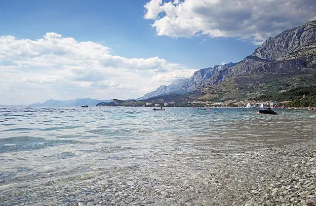 Úvod do mesta Tučepi a tipy pre turistov
