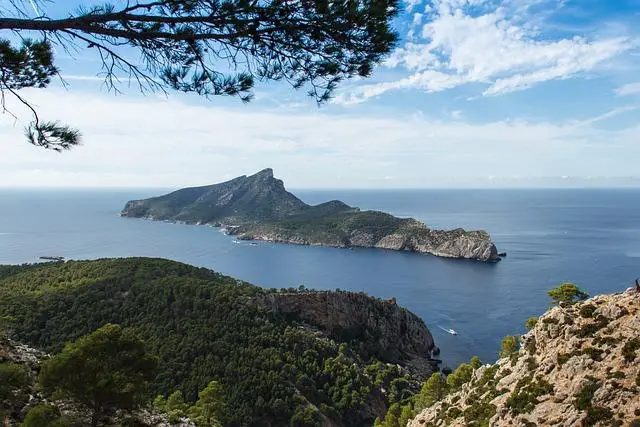 Vyhýbanie​ sa turistickej hliadky a​ hľadanie tichších pláží