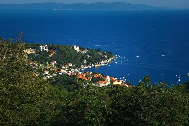 Rabac: Perla Istrie s krištáľovo čistým morom