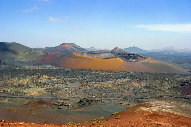Lanzarote: Kanársky ostrov s mesačnou krajinou a plážami