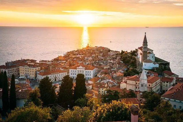 Slanosť Jadranu: Porovnanie so Stredozemným morom